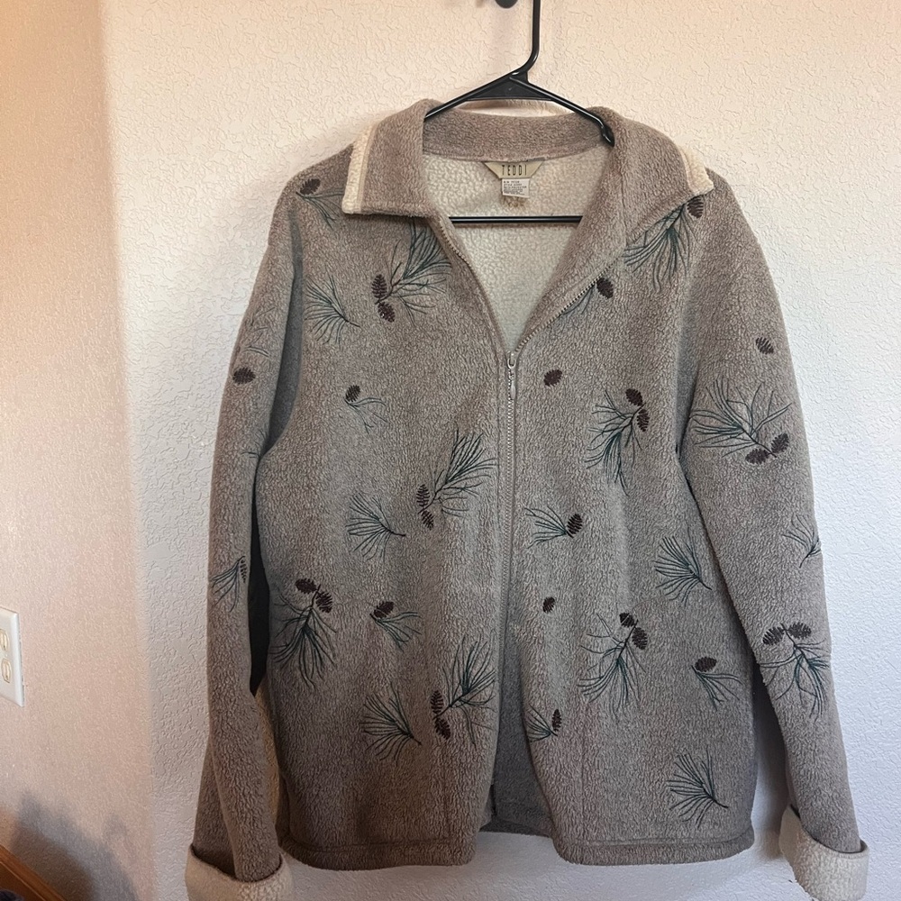 Teddi Vintage Sherpa Jacket with Pinecone Embroidery Details